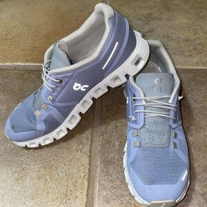 On Cloud 5 women’s shoes, size 8